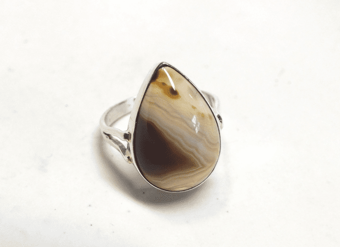 Botswana agate helps us find solutions rather than dwelling on problems.