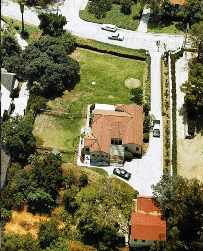 Aerial of 3301. The kitchen door that Joe, Frank and Suzan used to enter the house is circled. Rosemary's Thunderbird is parked in the back.