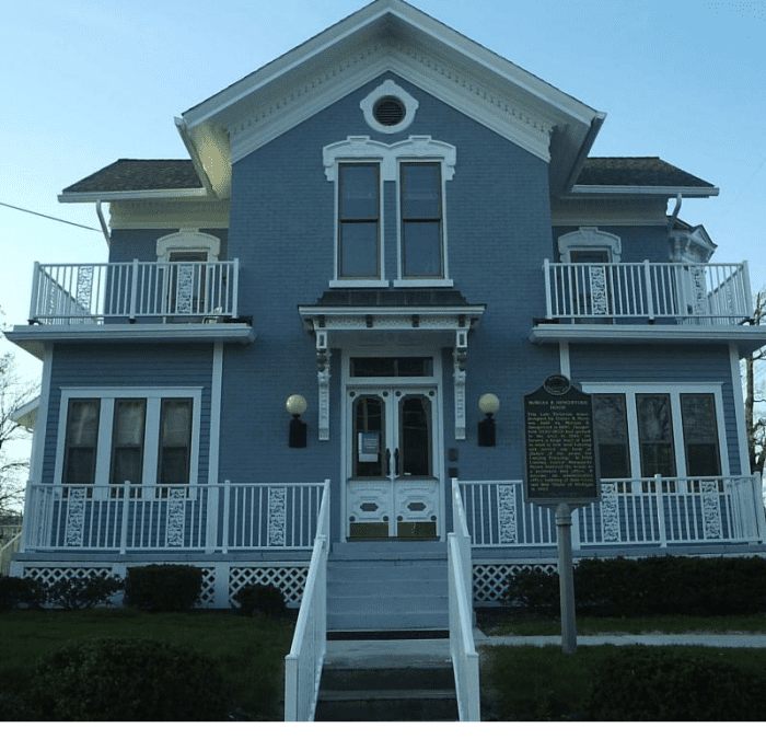 Morgan B. Hungerford house from 1880, one of Moon's earliest large houses. The current blue brick and white trim paint scheme wasn't always there