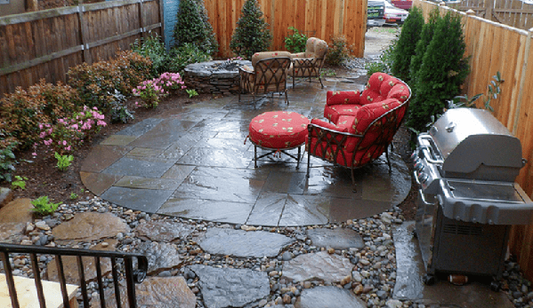 The irregular shapes and sculptured looks of flagstone slabs add pattern and texture to the whole outdoor theme of this patio.