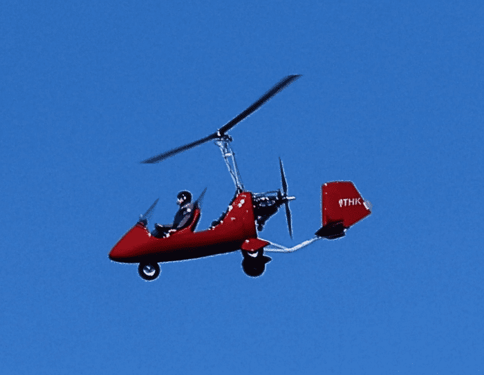 Gyrocopter uses powered propeller for forward motion. The rotor is only driven by autorotational force and thereby produces the necessary lift.
