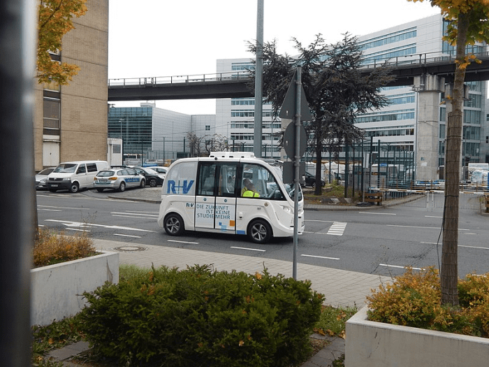 Test of driverless shuttle buses at Frankfurt / Main airport (October 24, 2017).