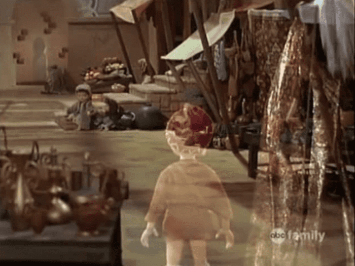 On his trip, Claus witnesses the horrors of society, in particular the way in which children are discarded and suffer.