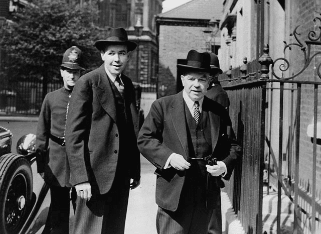 Rt. Hon. W.L. Mackenzie King (right) and Mr. Norman Robertson attending the Commonwealth Prime Ministers' Conference, 1944