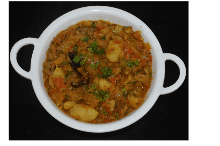 Enjoy eating this delicious curry with cooked rice, poori, chapati, roti, or any other flatbread. Dunk it in the hot curry and enjoy!
