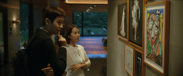 The film works hard to depict the differences between the rich and poor but also the street-smart and the naive, although nobody is covered in glory in truth.