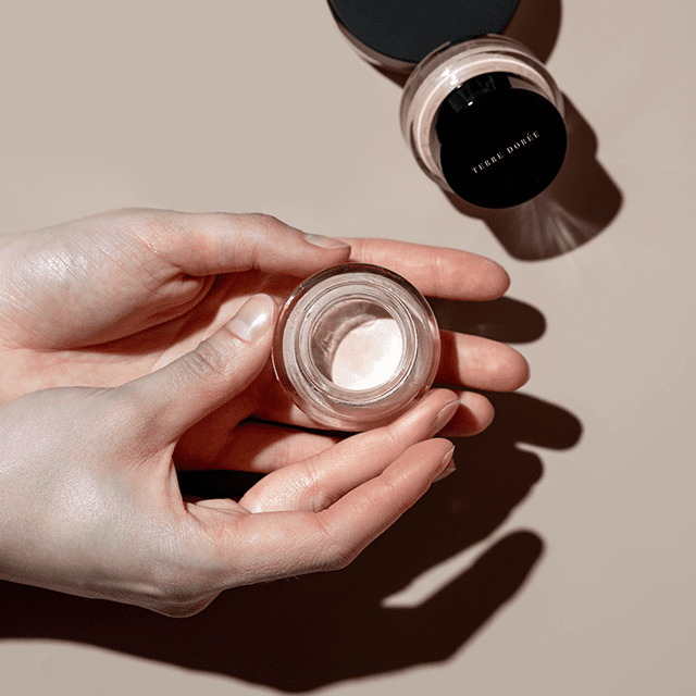 Switch to makeup and skincare that are made with animal-free alternatives such as artificial beeswax, natural oils, and other natural raw materials.