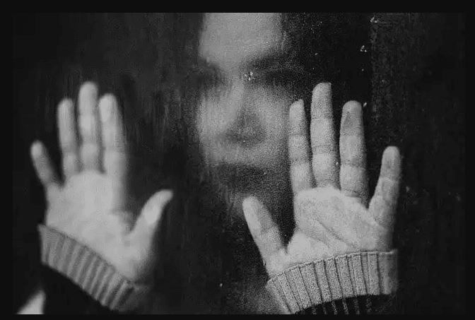 Some people who deal with negative feelings and self-harm may feel that everything in their life is black and white.