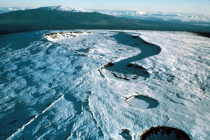 During the winter months, the summit of the Hawaiian volcano, Mauna Loa (elev. 13,679'), often receives a blanket of snow