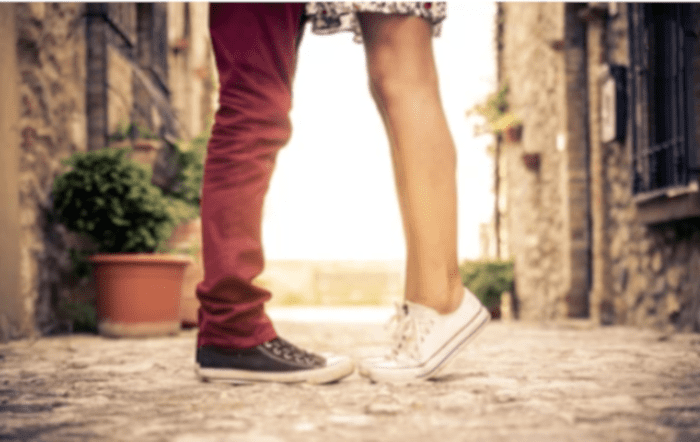 Read on to learn how to write a romance novel. Among other things, be sure to include enough twists and turns to keep your readers reading!