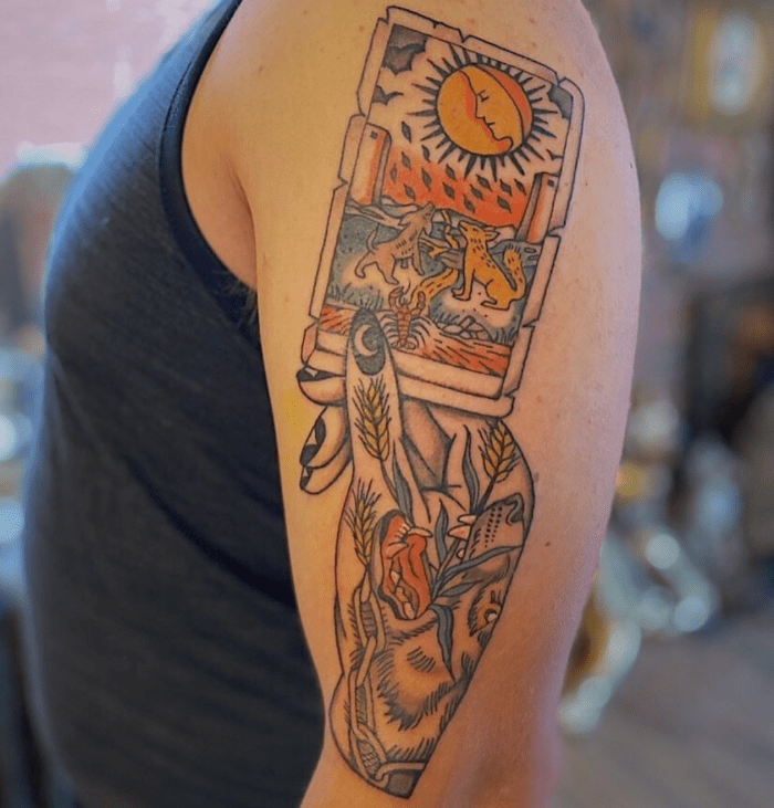 Tarot tattoo by Caige Baker in Calgary, Alberta (the Moon in the Rider-Waite Deck): Depicting the card with the hand that drew it is an interesting design choice.