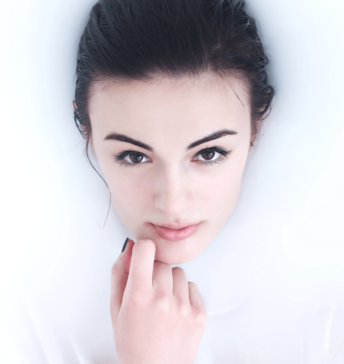 Keywords for your morning makeup are soft, subtle and discreet.