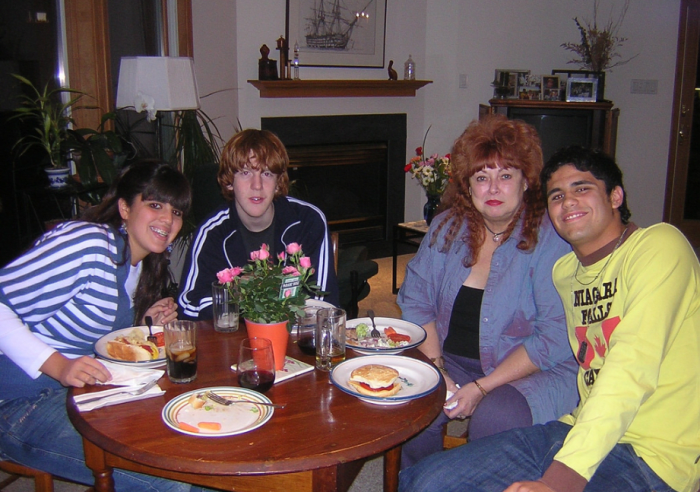 Studies show that kids who regularly eat dinner with their parents are less likely to smoke, use drugs, and drink alcohol. Girls who eat dinner with their families have a better body image.