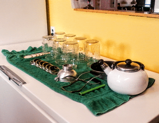 While cucumbers are soaking, wash or sterilizing jars. Examine them: jars must be free of chips and cracks, rings of bending or excessive rust, and lids of misaligned rubber. Heat boiling waterbath or steam canner about half full of water.