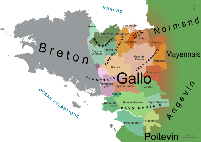 Map showing Lower Brittany where Breton is spoken and Upper Brittany where Gallo is spoken.