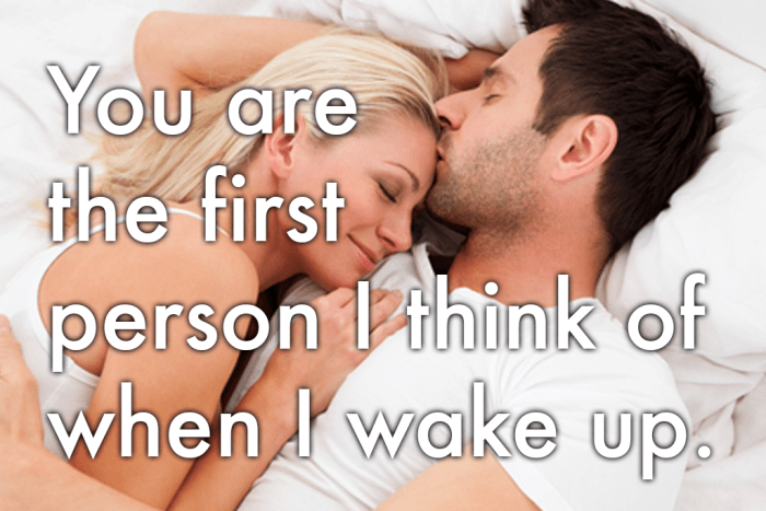 Palabras para quien siempre está en tu mente: Eres la primera persona en la que pienso cuando me despierto.'s always on your mind: "You are the first person I think of when I wake up."