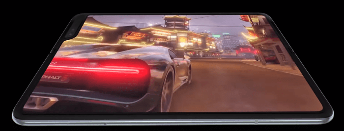 The Qualcomm Snapdragon 855 processor ensure smooth gaming with high performance and amazing graphics on the Galaxy Fold.