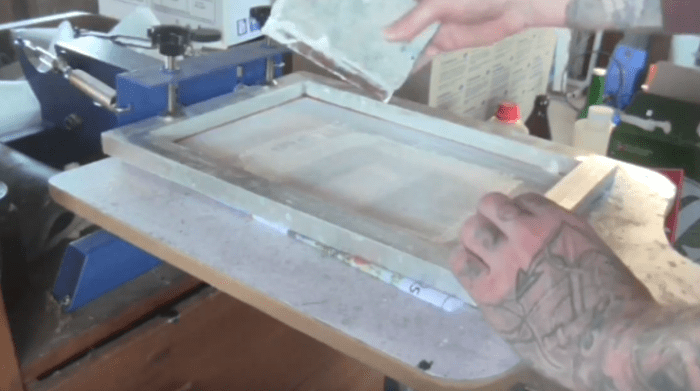 How to Clean Plastisol Ink From Your Screen Printing Screen - FeltMagnet