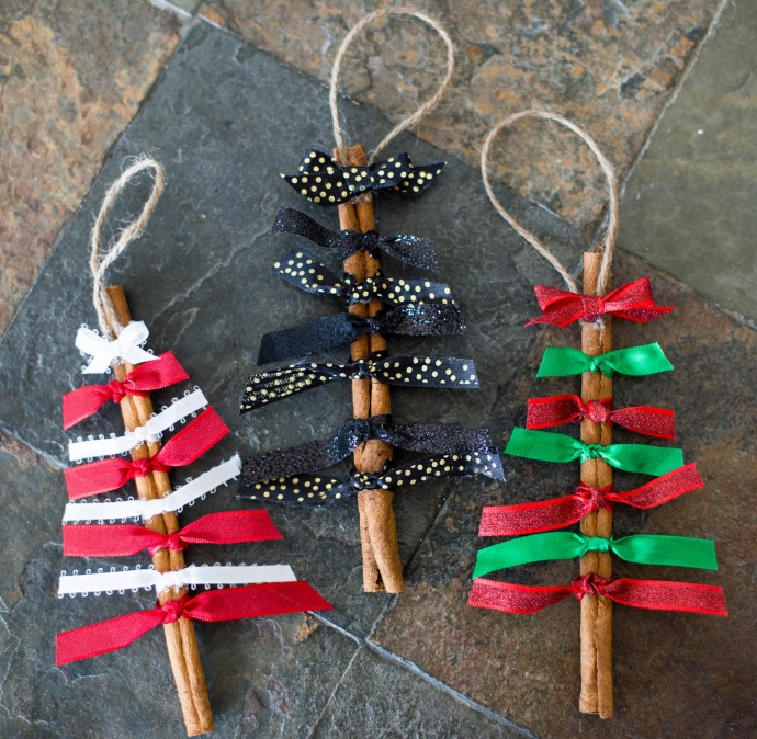 25 Easy-to-Make Rustic Christmas Ornaments - Holidappy - Celebrations