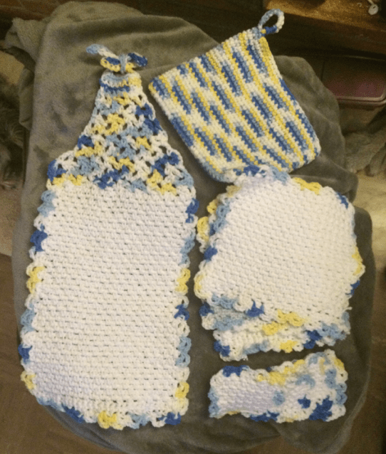 On my third day at home I started crocheting this gift set for a wedding gift. It was a huge relief to discover that I could crochet without causing any extra pain to my arm. I did okay it with the doc:)