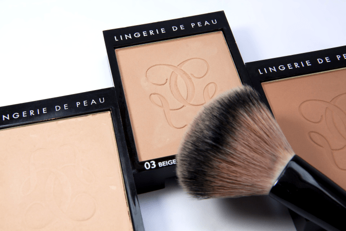 You can use a brush for either pressed or loose powder.