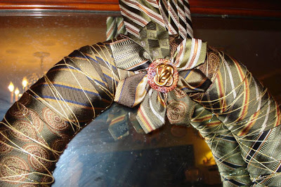 Skitzo Leezra Studio shares a pattern for a large flower to use as decoration for a different pattern of Wrapped Wreath that I like as much as the other wreath linked here.