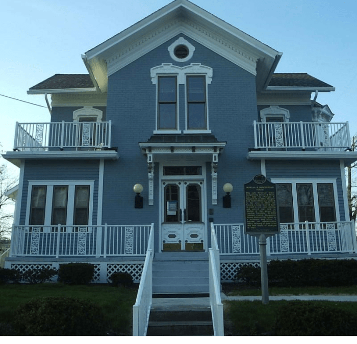Morgan B. Hungerford house from 1880, one of Moon's earliest large houses. The current blue brick and white trim paint scheme wasn't always there