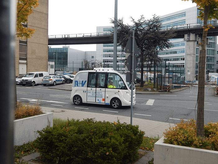 Test of driverless shuttle buses at Frankfurt / Main airport (October 24, 2017).