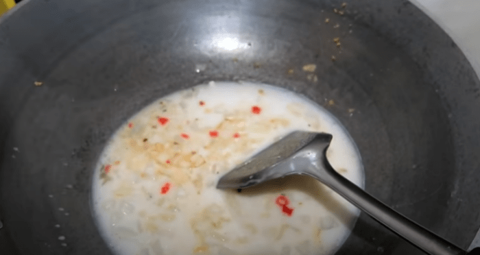 Gently add your cornstarch mixture. Make sure that the corn flour is already dissolve before adding in to your pan. To avoid little lumps. Corn starch doesn't dissolve in hot water. This powdered flour helps to thicken the sauce.