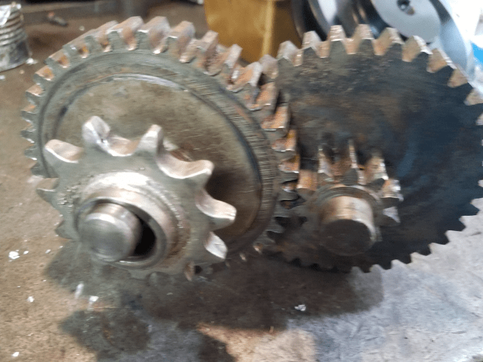 the damage to the bushing of the drive gear