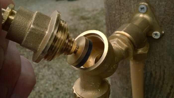 How to Replace a Spigot Washer - Dripping Outside Tap (Bibcock ...