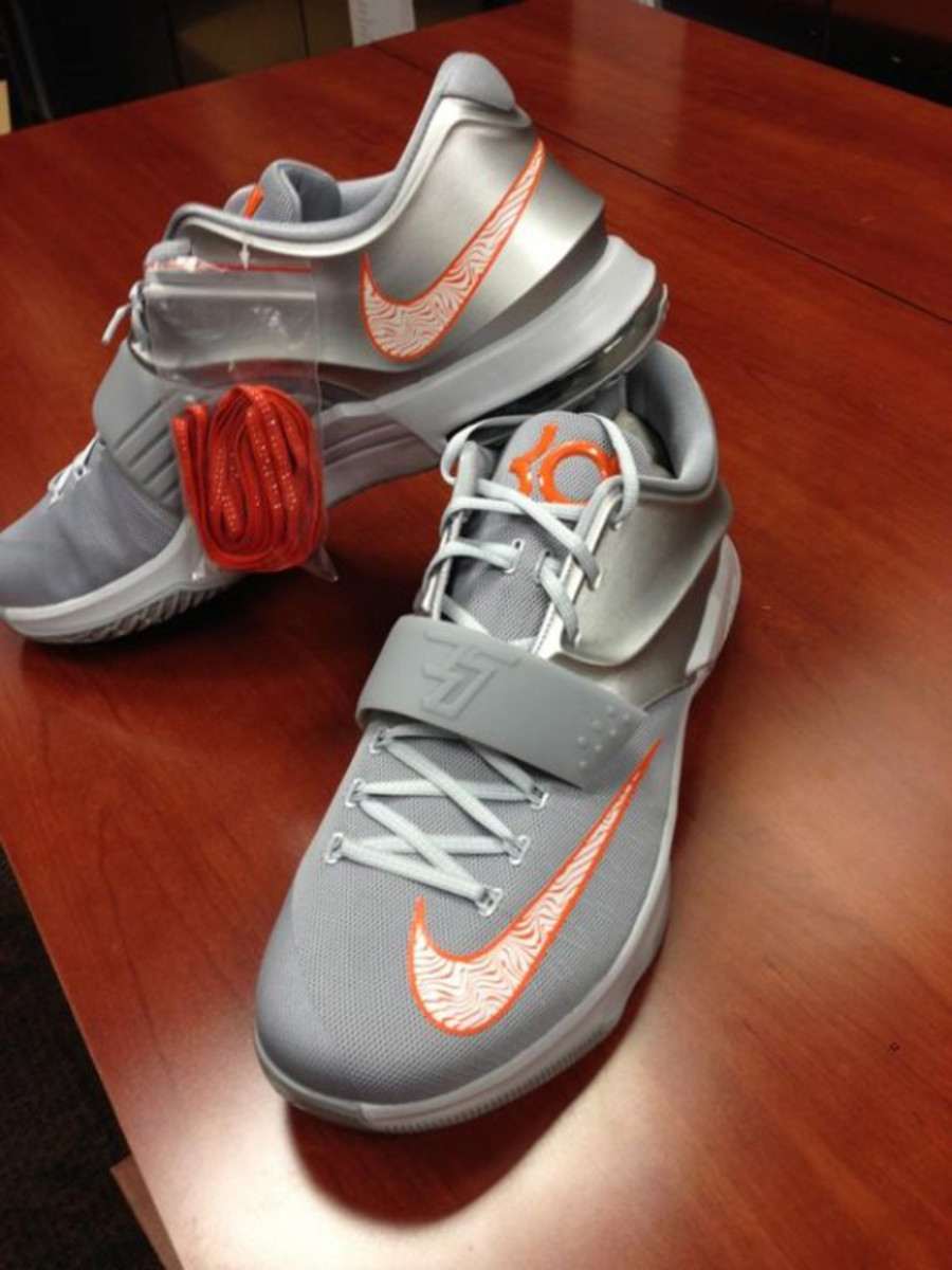 kd ut shoes