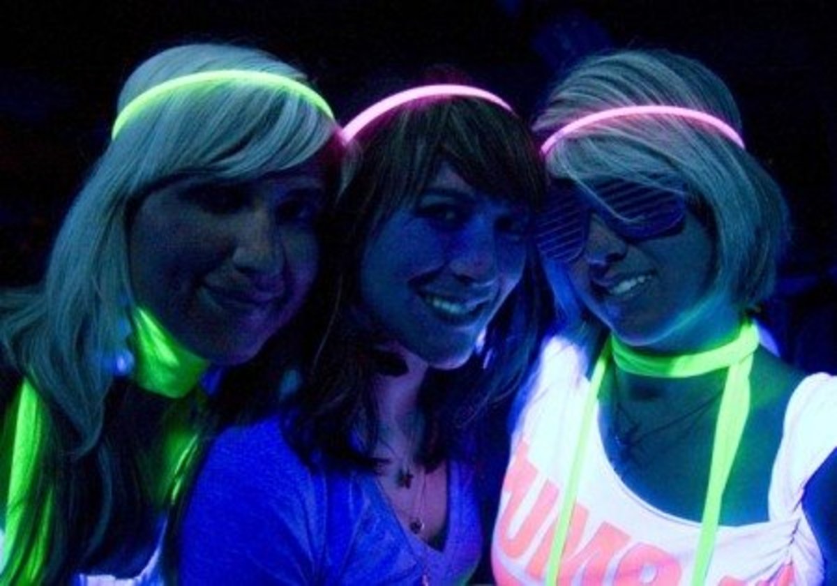 How to Throw a Rave-Themed Party for Teenagers