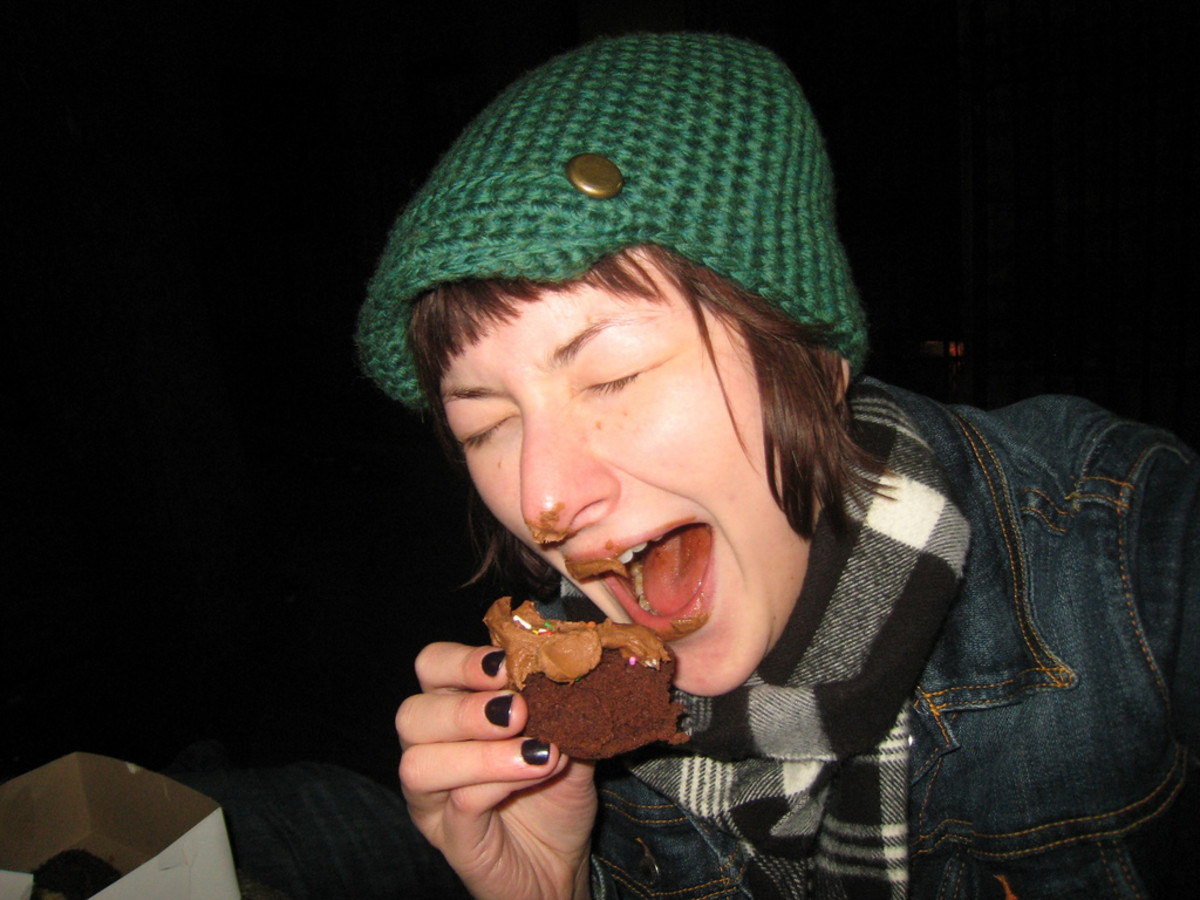 What Your Cupcake-Eating Method Says About Your Personality