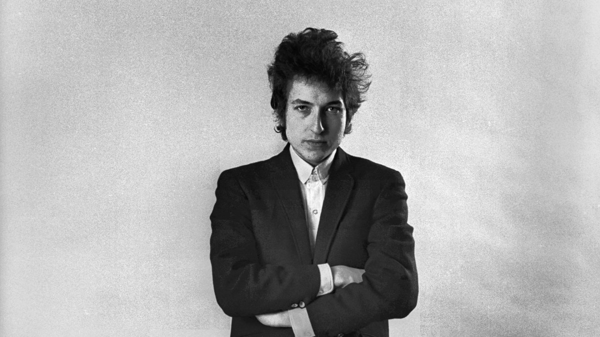 Bob Dylan: Golden Footprints on the Path of Folk Music