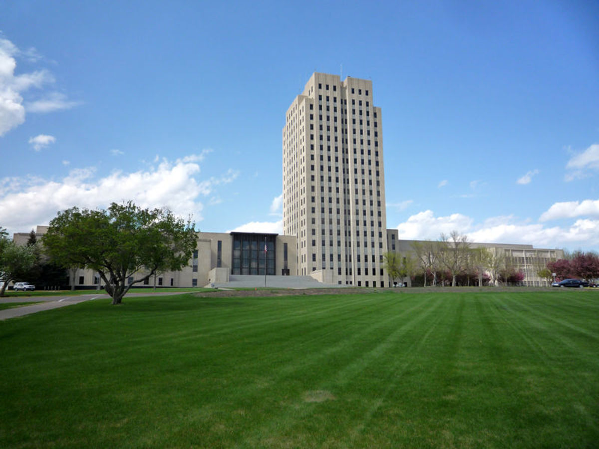 北达科他州国会大厦，阿卡，摩天大楼在大草原上