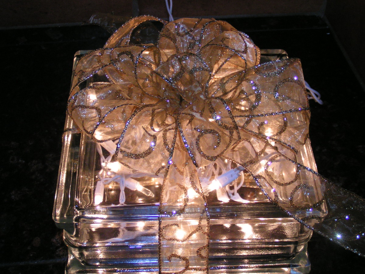 how-to-make-an-illuminated-glass-block-christmas-present-decoration-holidappy