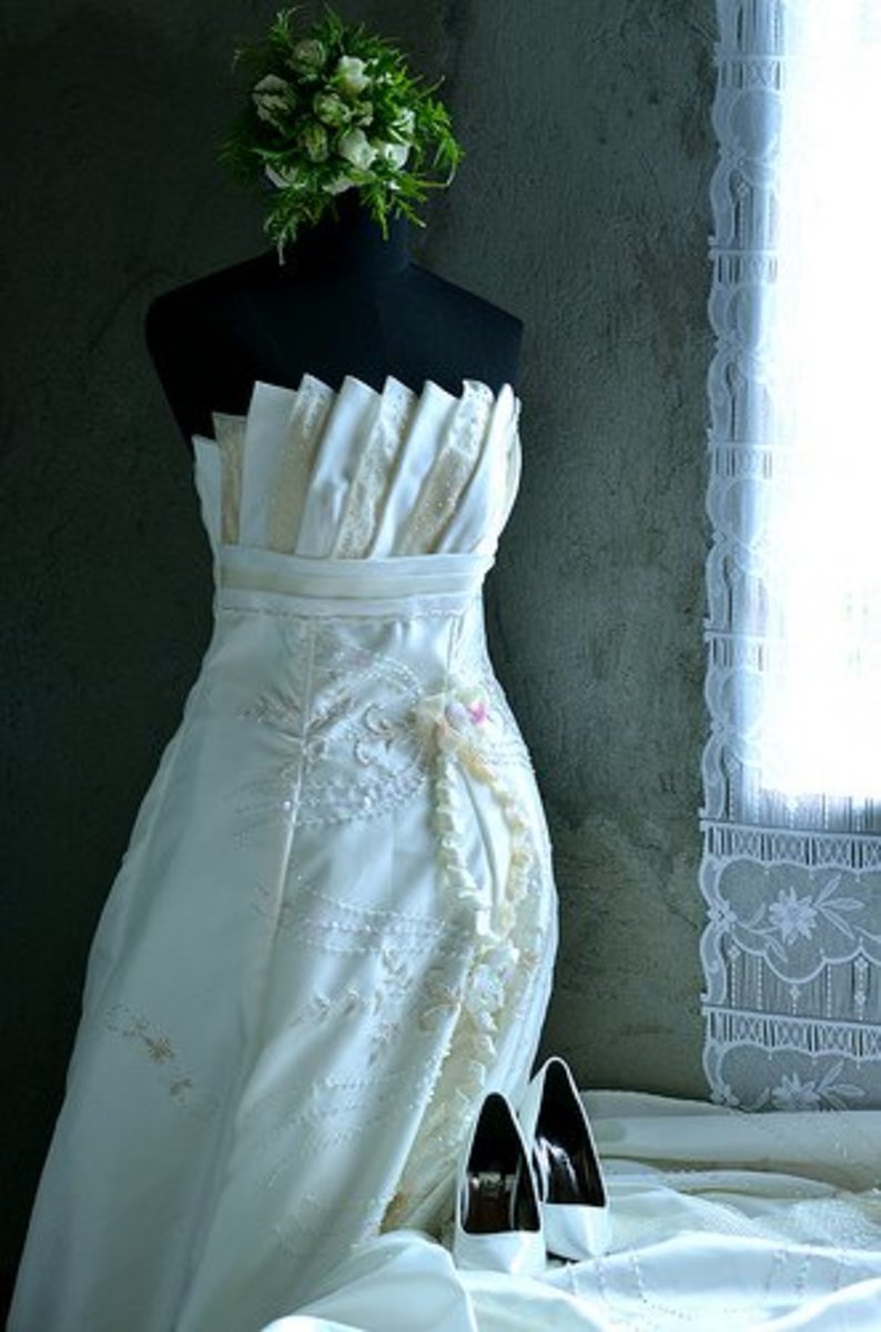 wedding dress for short skinny girl