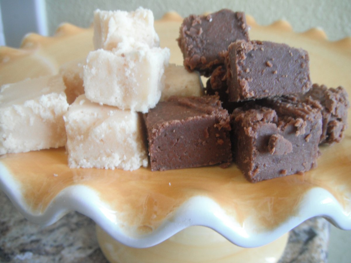 Creamy vanilla or traditional chocolate fudge. Choose your favorite, or do like I do and make both!