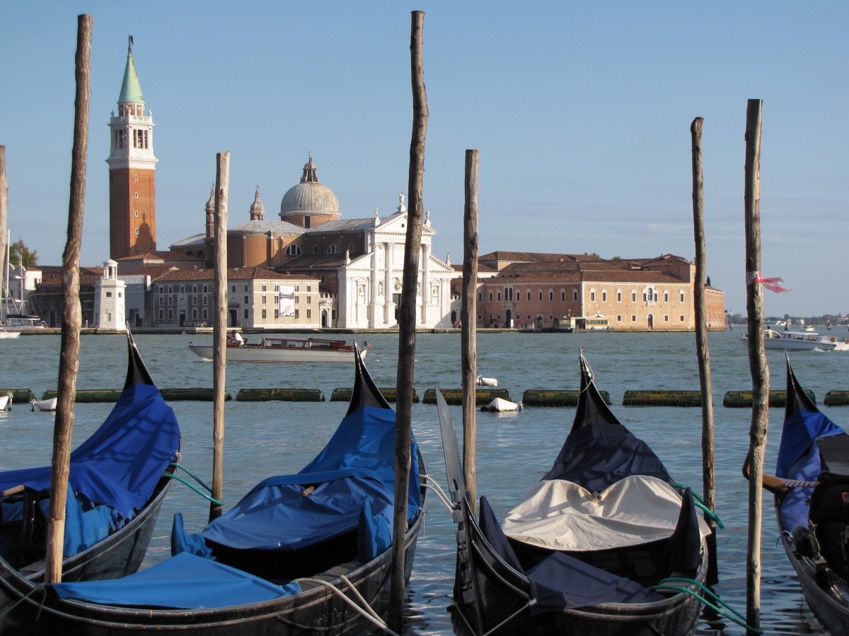 How to Get From Marco Polo Airport to Venice (5 Options)