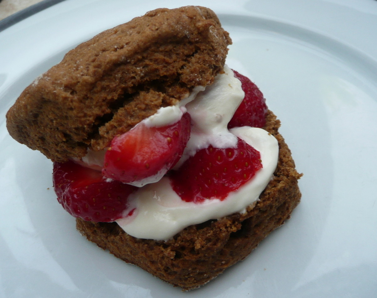 Wholemeal molasses scone with greek yogurt and strawberries. 