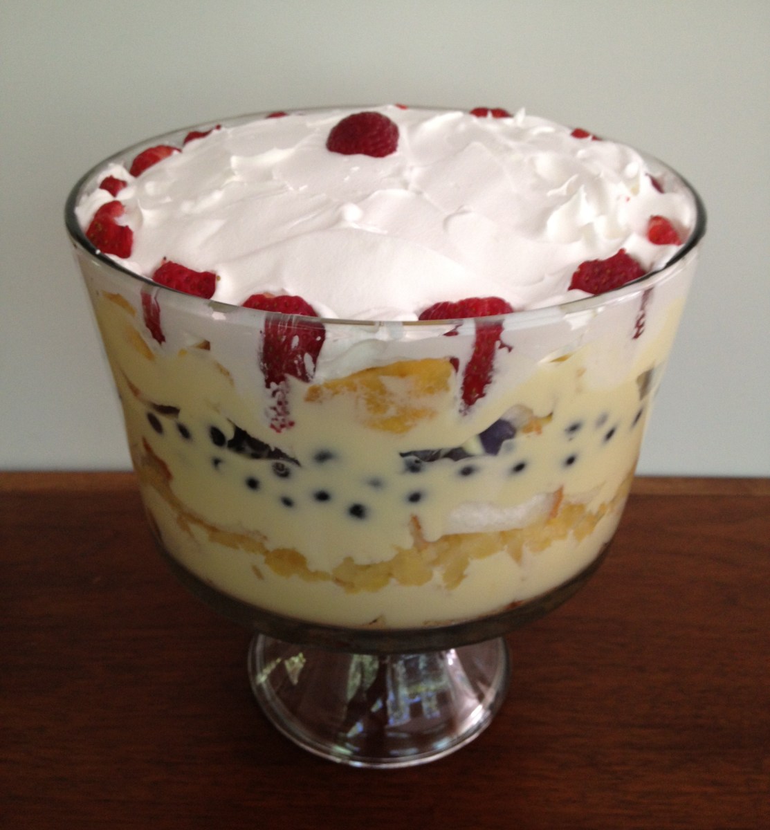 Easy Desserts: Summer Fruit Trifle Recipe
