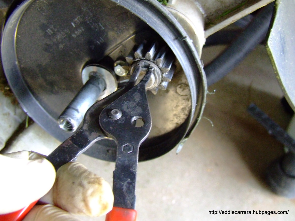 How to Remove and Disassemble the Honda Harmony 215 Transmission