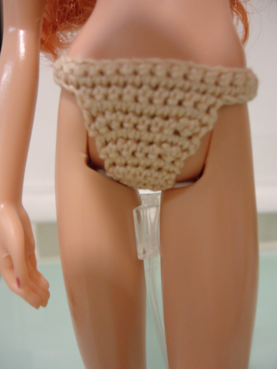 Barbie Panties With No Snaps (Free Crochet Pattern)