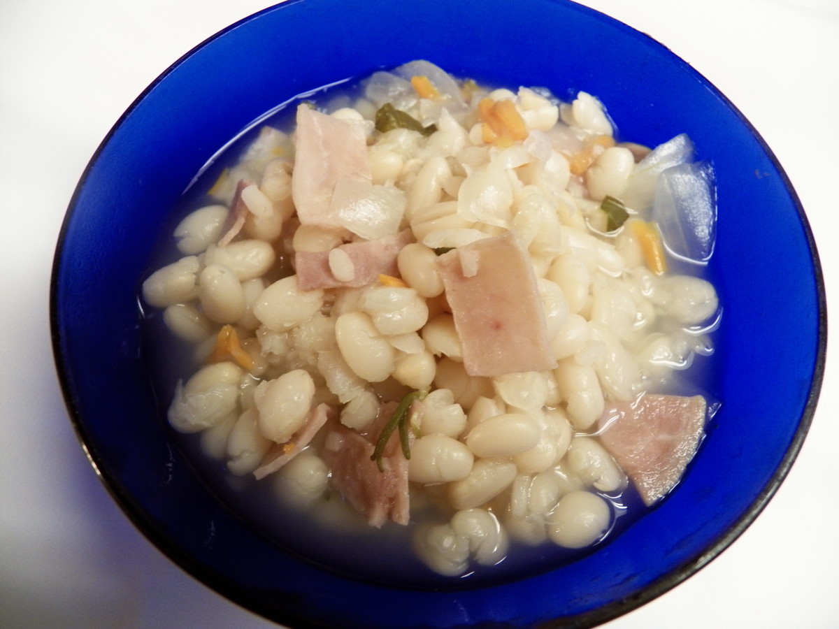 Homemade Navy Bean and Ham Soup Recipe 
