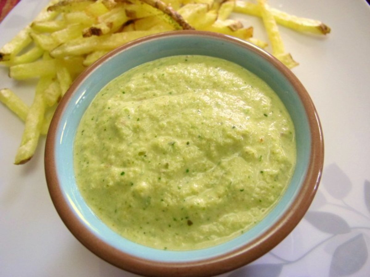 Green Peruvian aji sauce