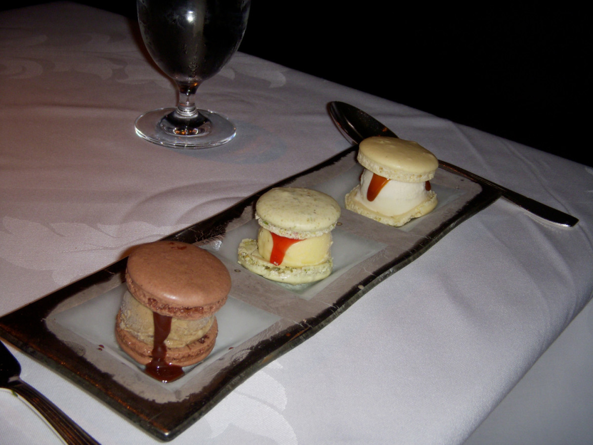 Premium ice cream sandwiches with flavored syrups. Yum!
