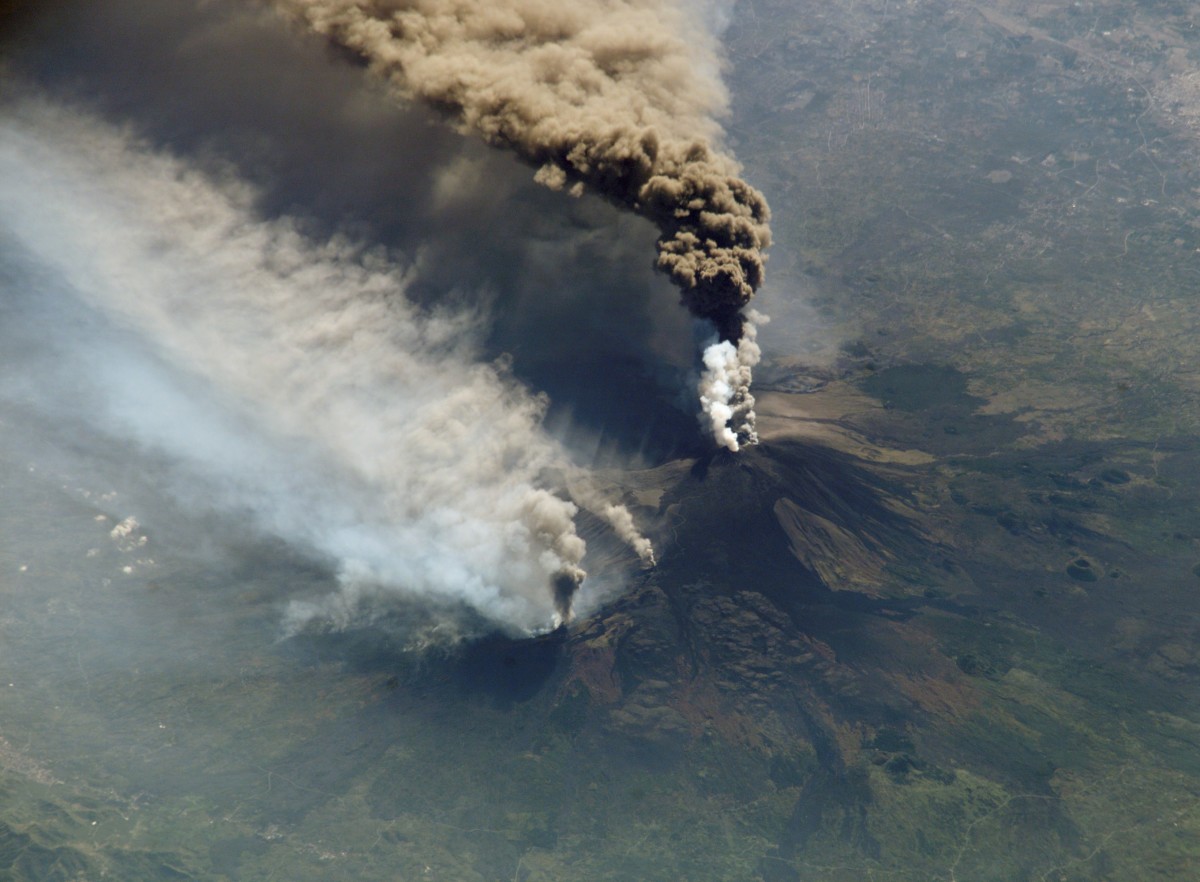3 Active Italian Volcanoes: Etna, Stromboli, and Vesuvius