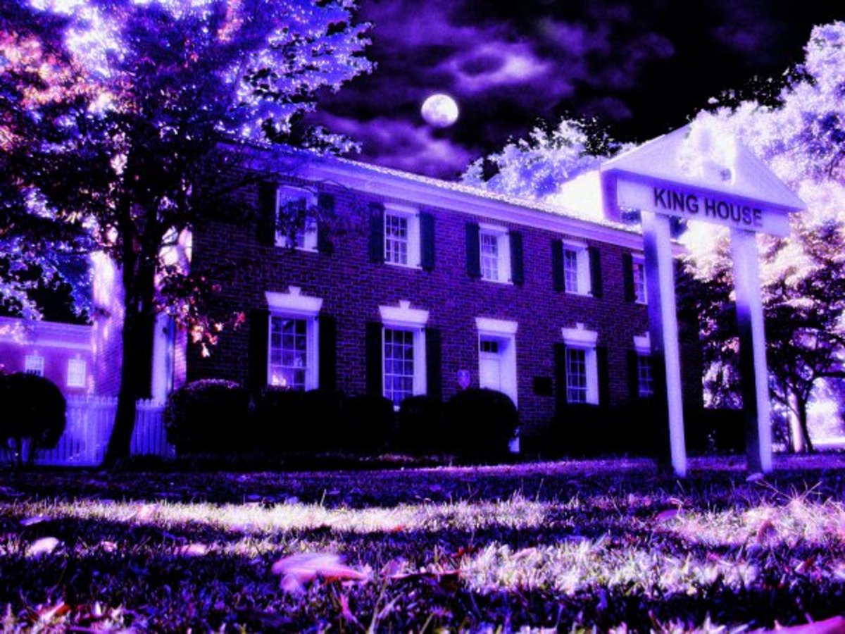 How to Survive Visiting a Real Haunted House: The Dos and Don'ts of Survival