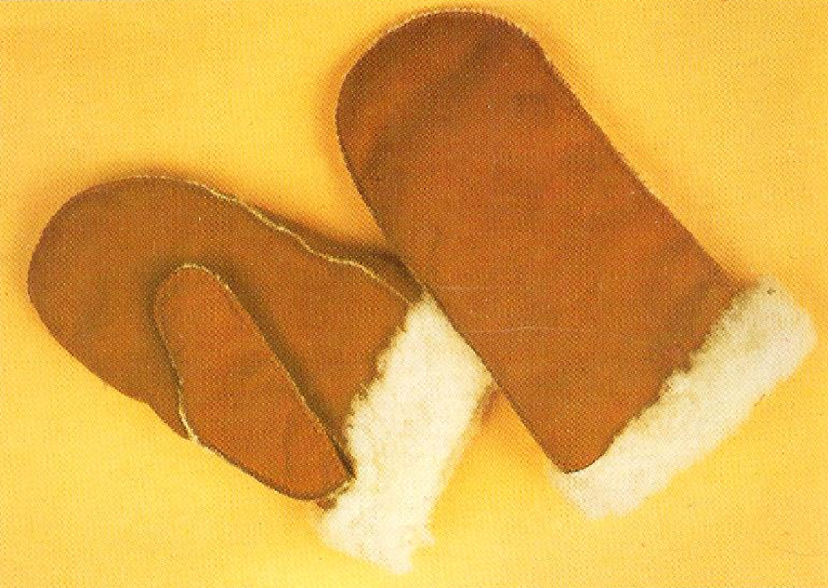 Handmade leather mittens 
